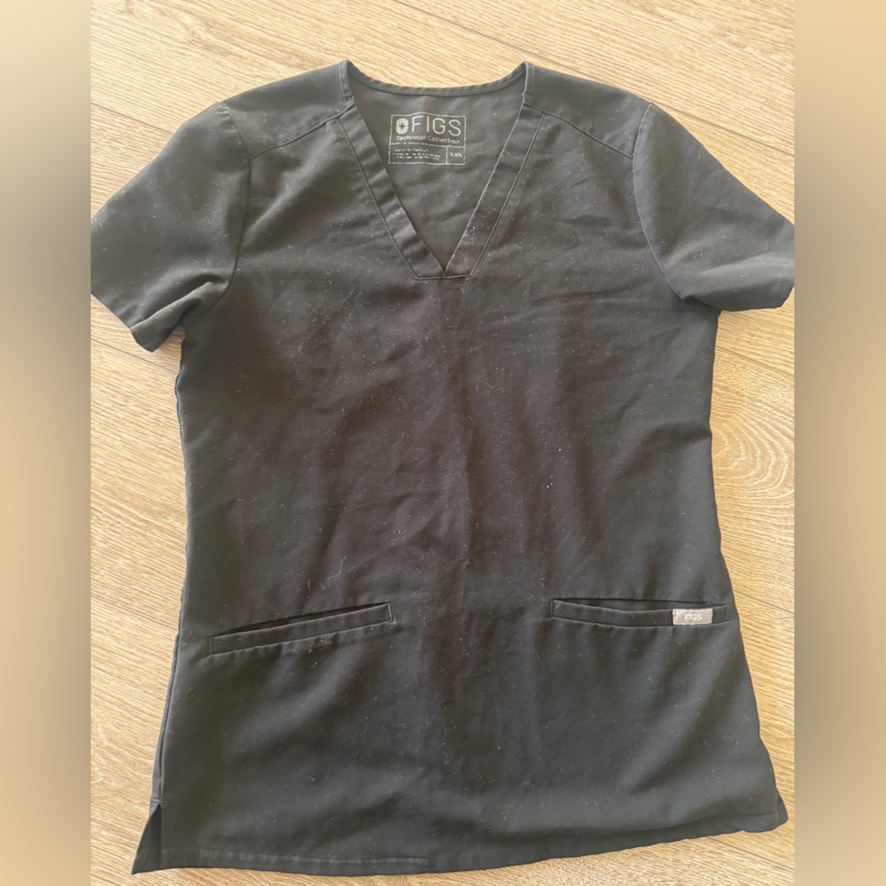 Figs 2 pocket scrub top